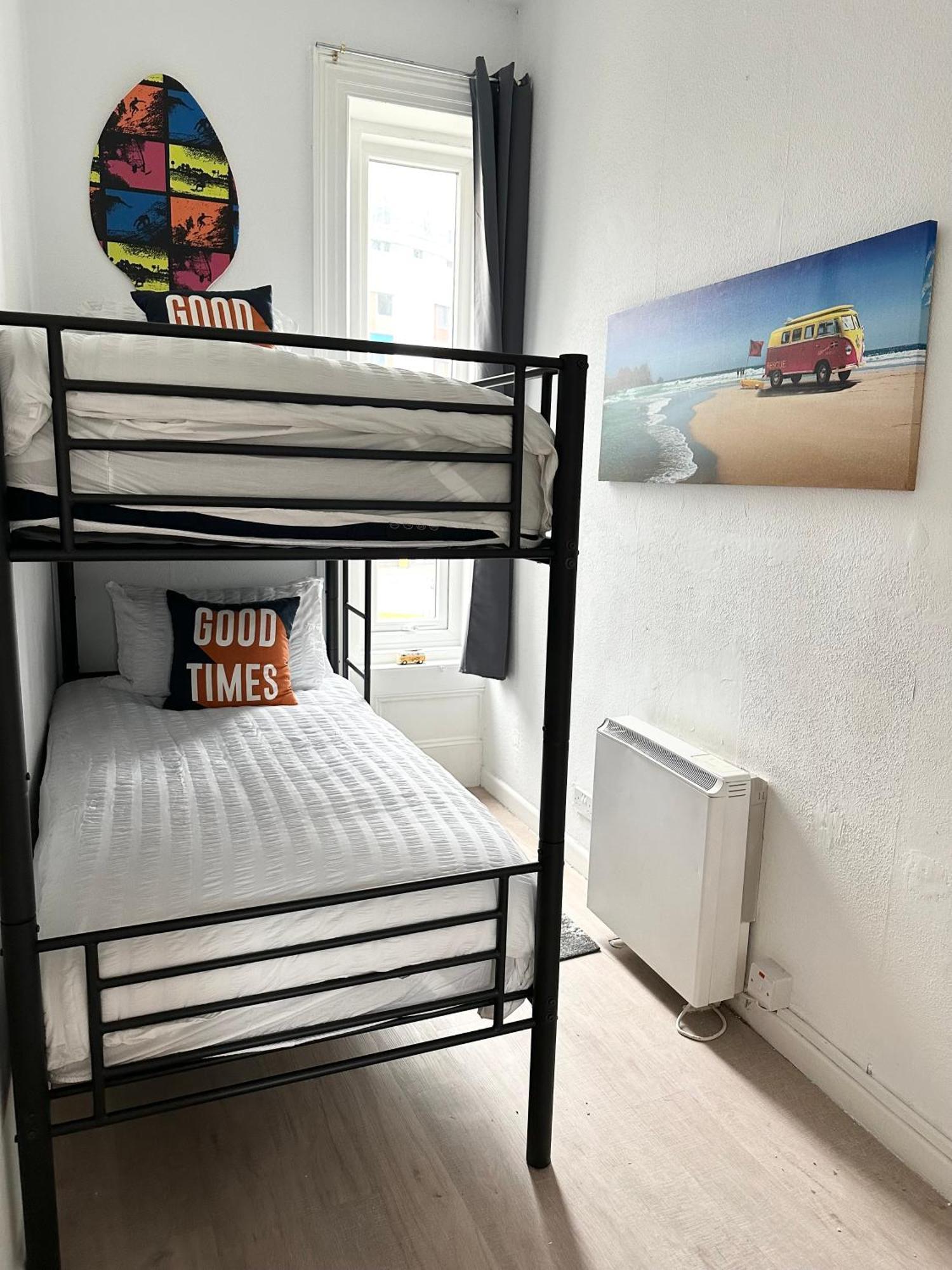 The City Surfer Apartment - By Coastline Retreats - Parking Included - Sleeps 5 - City Centre Μπόρνμουθ Εξωτερικό φωτογραφία